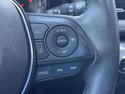 Used 2022 Toyota RAV4 XLE Premium FWD image 28