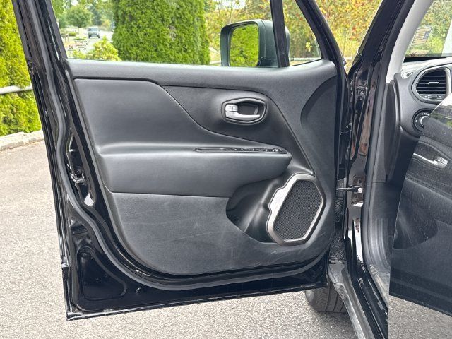 Used 2023 Jeep Renegade Latitude AWD/4WD image 17