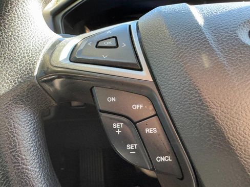 Used 2018 Ford Fusion SE w/ Fusion SE Technology Package image 16