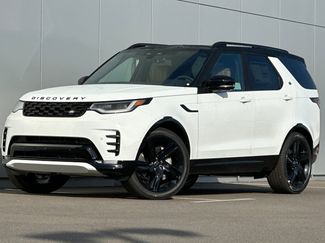 New 2025 Land Rover Discovery Dynamic SE image 1