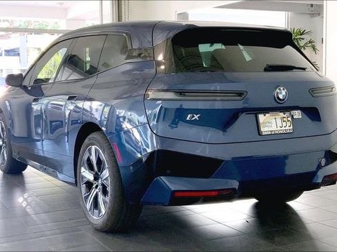 Used 2023 BMW iX xDrive50 w/ Sport Package AWD/4WD image 5