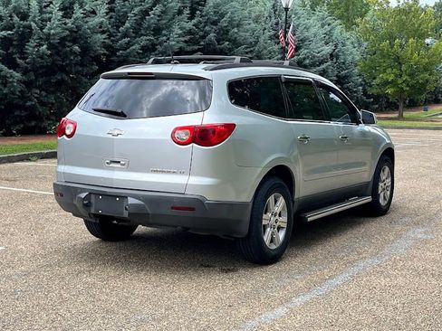 Used 2011 Chevrolet Traverse LT w/ LPO, 'HIT The Road' Package FWD image 18
