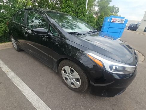Used 2017 Kia Forte LX FWD image 3