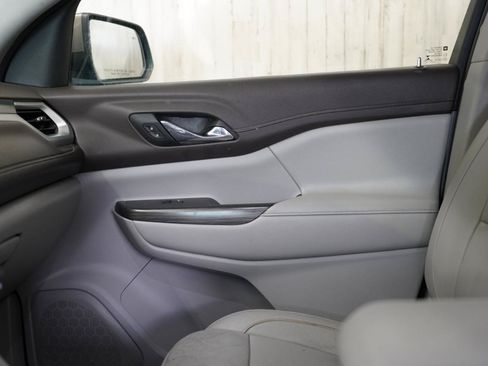 Used 2019 GMC Acadia SLT FWD image 31