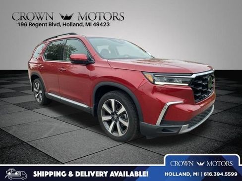 Used 2025 Honda Pilot Touring image 1