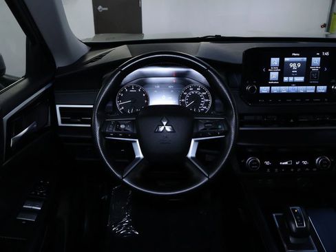 Used 2024 Mitsubishi Outlander SE image 19