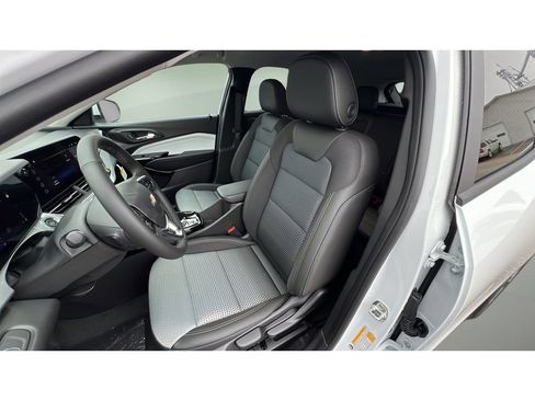 New 2026 Chevrolet Trax LT FWD image 24