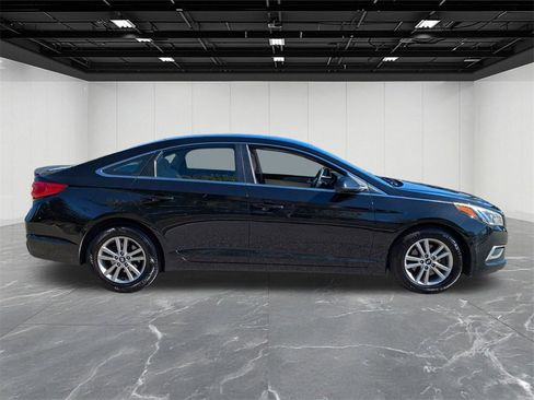 Used 2016 Hyundai Sonata SE w/ Cargo Package image 6