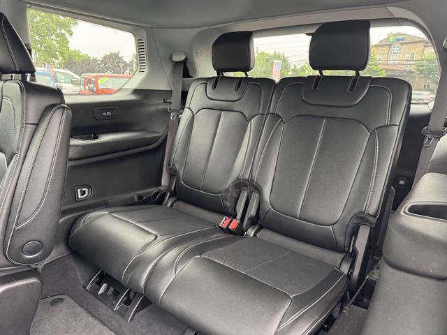 Used 2023 Jeep Grand Cherokee L Limited w/ Luxury Tech Group II AWD/4WD image 10