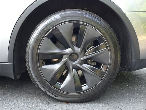 Used 2025 Tesla Model Y Long Range RWD image 56