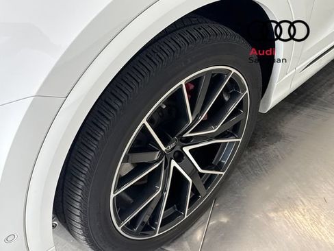 Used 2023 Audi Q8 Premium Plus w/ Premium Plus Package AWD/4WD image 5