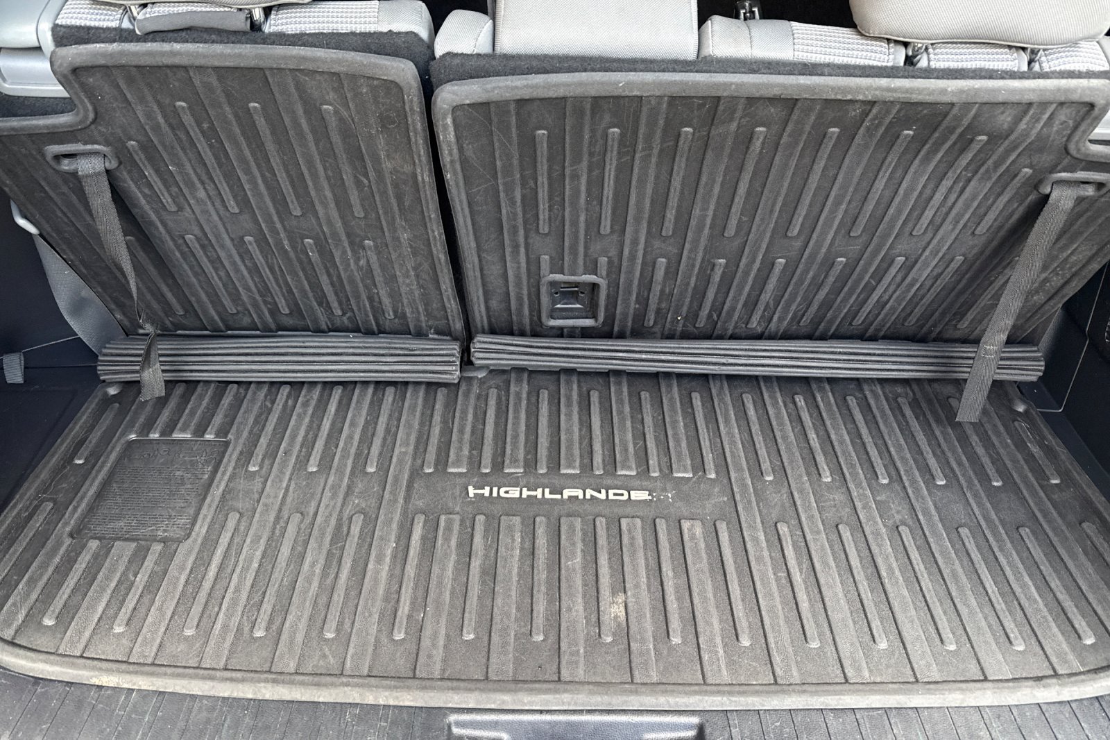 Used 2021 Toyota Highlander LE AWD/4WD image 15