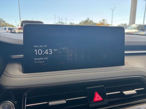 Used 2025 Genesis G70 2.5T image 21