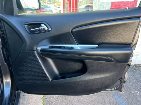 Used 2017 Dodge Journey SE image 29