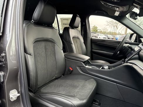 New 2025 Jeep Grand Cherokee Altitude image 26