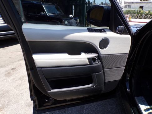 Used 2014 Land Rover Range Rover Sport HSE image 24