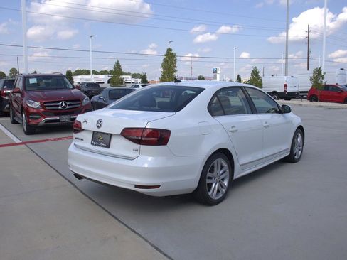 Used 2017 Volkswagen Jetta SEL image 5