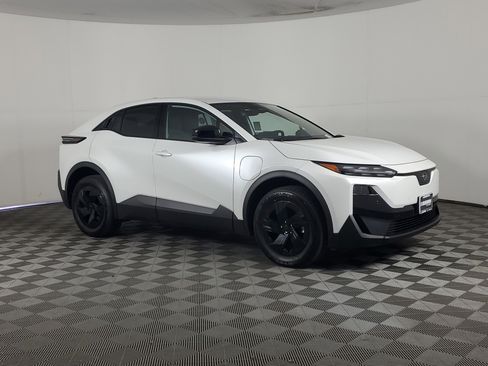 New 2026 Subaru Uncharted Premium FWD image 2