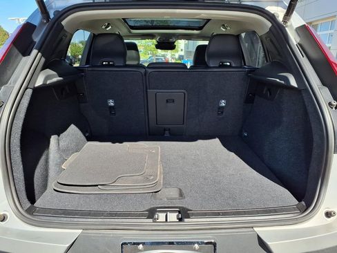 Certified 2025 Volvo XC40 B5 Core AWD/4WD image 23