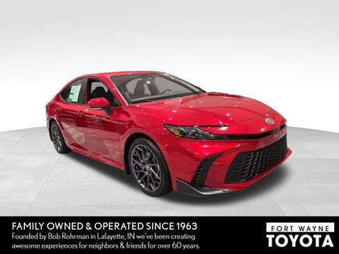 Used 2025 Toyota Camry SE image 4