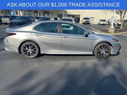 Used 2023 Toyota Camry SE w/ Cold Weather Package image 6