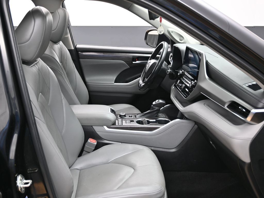 Used 2022 Toyota Highlander Platinum AWD/4WD image 35