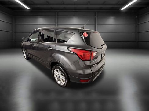 Used 2019 Ford Escape SE image 4
