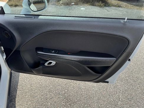 Used 2018 Dodge Challenger SXT image 39