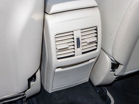 Used 2020 Mercedes-Benz GLA 250 w/ Multimedia Package image 19