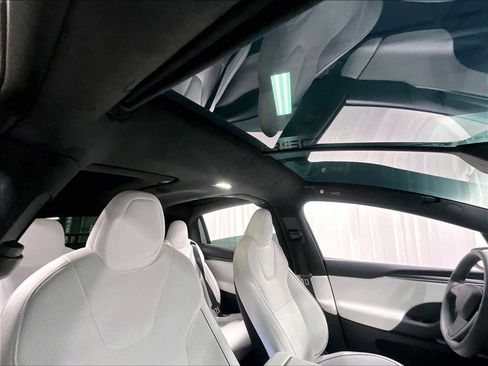 Used 2024 Tesla Model X Plaid image 27