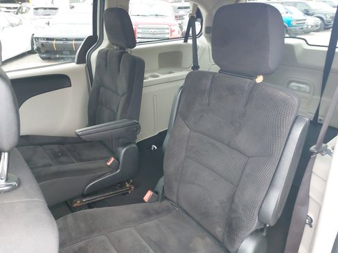 Used 2019 Dodge Grand Caravan SE image 15