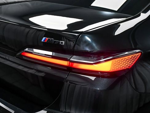 Used 2024 BMW i7 M70 w/ Executive Package AWD/4WD image 88