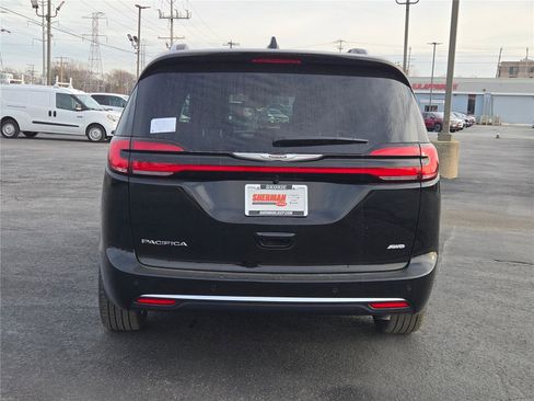 New 2026 Chrysler Pacifica Pinnacle image 16