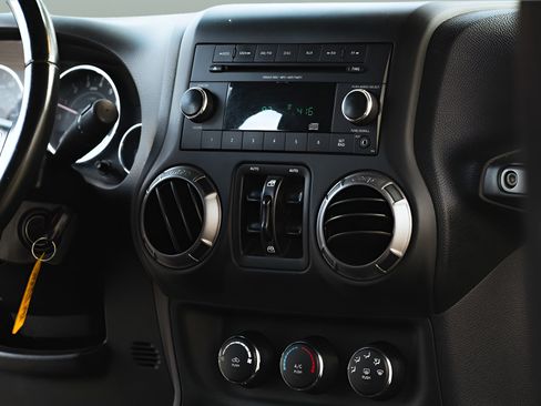 Used 2018 Jeep Wrangler Unlimited Sport S AWD/4WD image 30