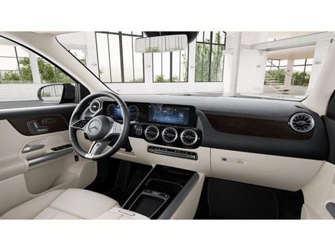 Used 2026 Mercedes-Benz GLA 250 4MATIC image 7