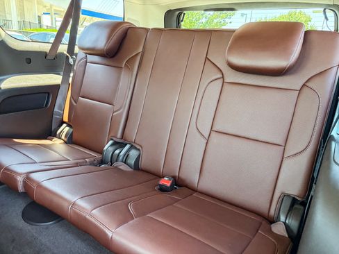 Used 2018 Chevrolet Suburban Premier RWD image 18