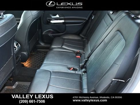 Used 2021 Mercedes-Benz GLB 250 4MATIC image 10