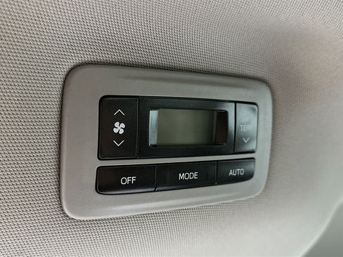 Used 2015 Toyota Sienna LE image 26