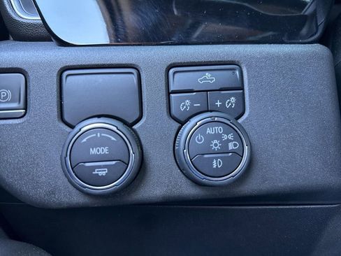 Used 2022 Chevrolet Silverado 1500 RST image 32