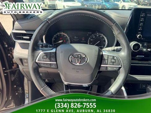 Used 2021 Toyota Highlander XSE FWD image 19