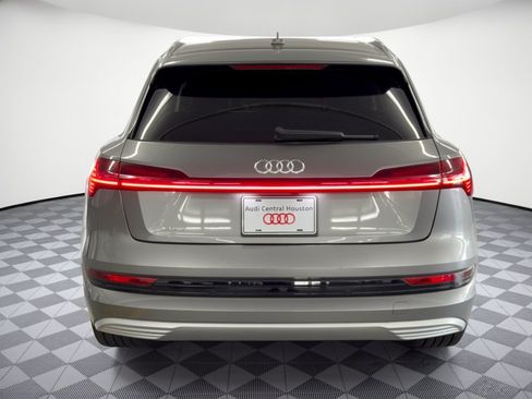 Used 2019 Audi e-tron Prestige w/ Prestige Package AWD/4WD image 11