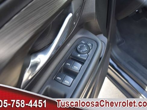 Used 2024 GMC Terrain SLE w/ Driver Convenience Package image 17