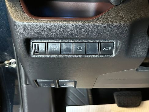Used 2019 Toyota RAV4 Limited w/ Advanced Technology Package AWD/4WD image 18