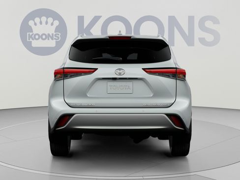 New 2026 Toyota Highlander Platinum AWD/4WD image 11
