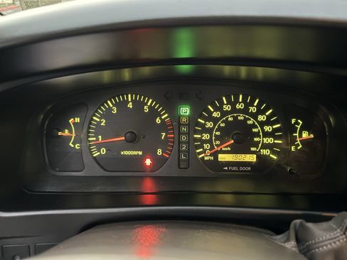 Used 1998 Toyota Sienna XLE image 13