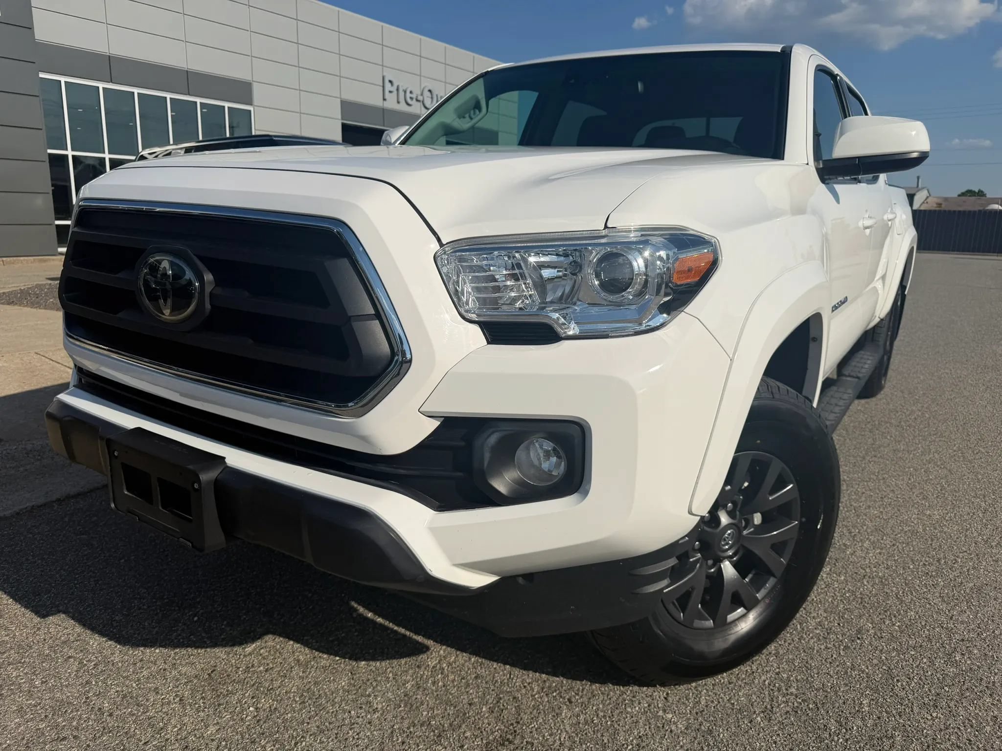 Used 2023 Toyota Tacoma SR5 RWD image 1