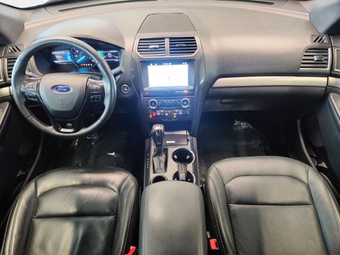 Used 2018 Ford Explorer XLT w/ Equipment Group 202A image 3
