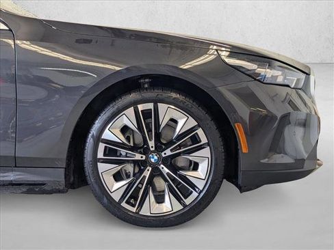 Used 2025 BMW i5 eDrive40i w/ Premium Package image 23