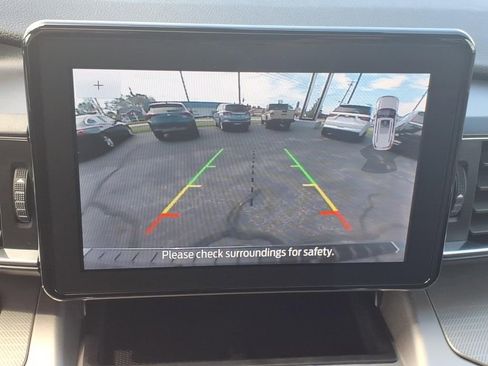 Used 2022 Ford Explorer XLT w/ Equipment Group 202A AWD/4WD image 5