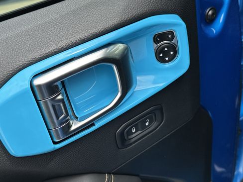 Used 2025 Jeep Gladiator Sport image 15